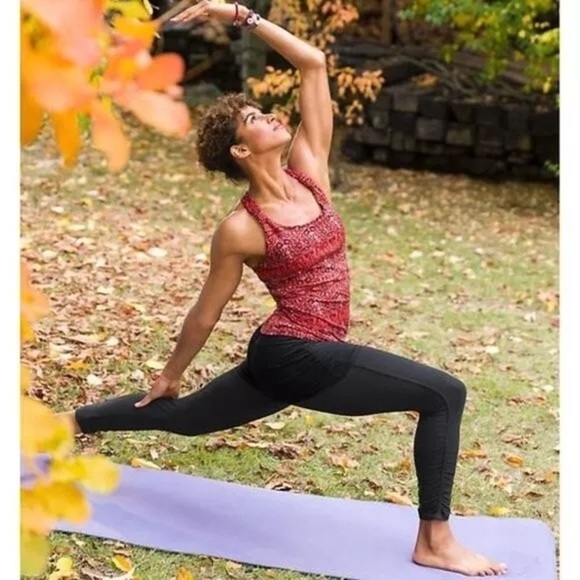 Athleta Tank Top Size Small Tall Paisley Damask Fuse Racerback Tank Built In Bra - Picture 8 of 11